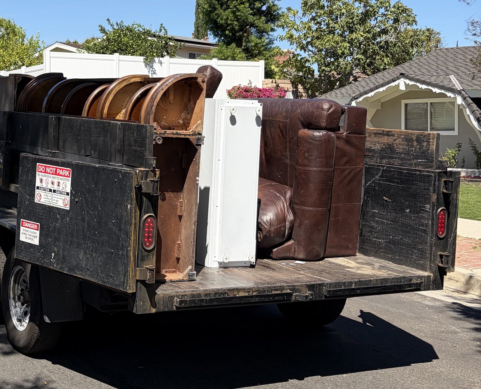 Furniture removal pickup in Los Angeles